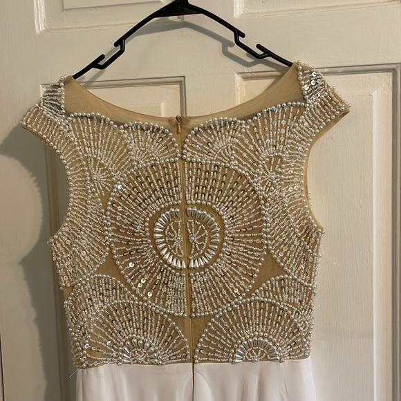 Wedding dress, never worn! - Picture 6 of 9